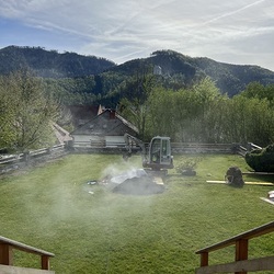 Pfarre St. Gallen / Ulrich Diel Die Firma Leitner hat mitten in unseren Pfarrgarten eine Linde gesetzt.