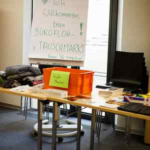 Frühjahrsputz im Büro / Gerd Neuhold, Sonntagsblatt