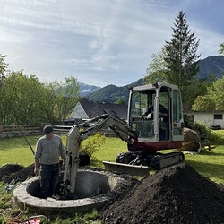 Pfarre St. Gallen / Ulrich Diel Die Firma Leitner hat mitten in unseren Pfarrgarten eine Linde gesetzt.